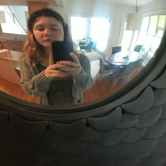 Meet your Posher, Taylor - Picture 2 of 4